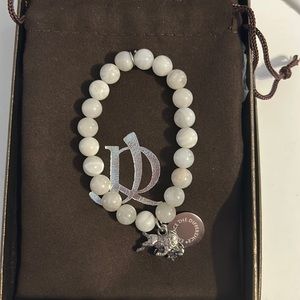 Beautiful pearly/marbled white beaded bracelet with a Buffalo charm.